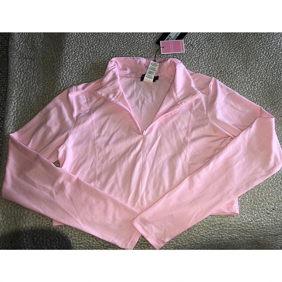 💕😍❤️MAKE AN OFFER! PRETTYLITTLETHING PINK ZIP UP CROP TOP😍💕 - Picture 3 of 5
